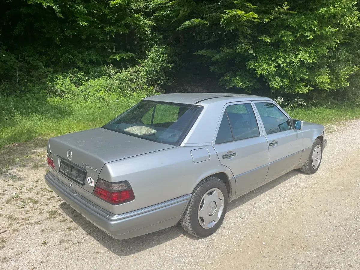 Mercedes-Benz E-Class 1994 photo 3