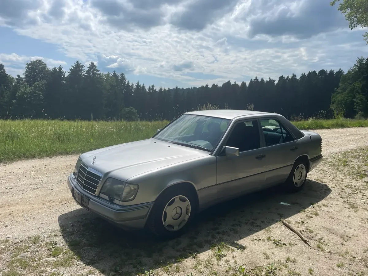 Mercedes-Benz E-Class 1994 photo 2