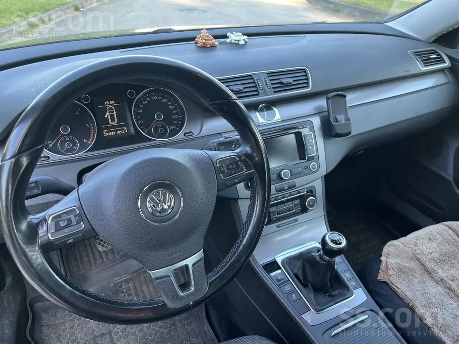 Volkswagen Passat 2011 photo 5