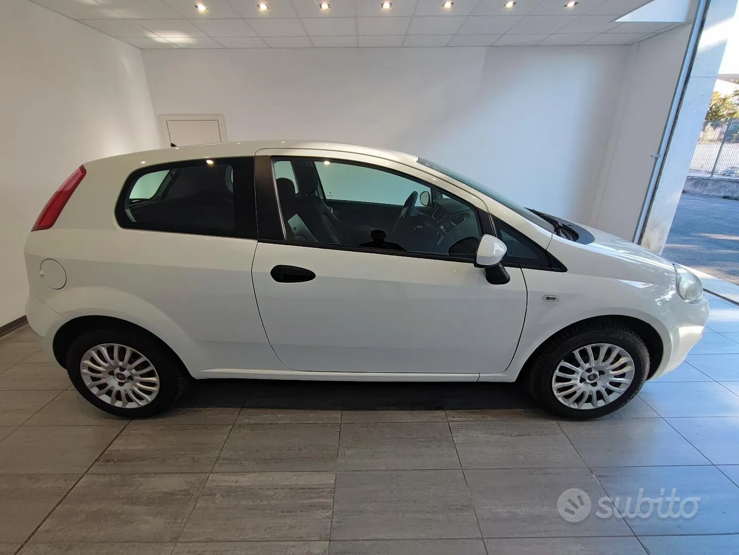 Fiat Punto 2015 photo 4
