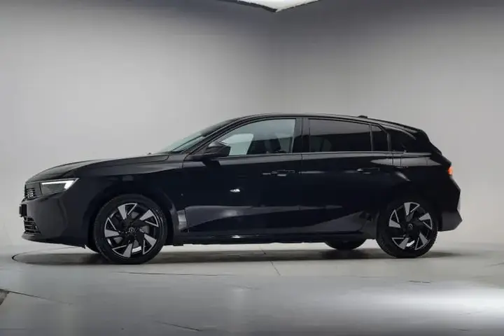 Opel Astra 2022 photo 2