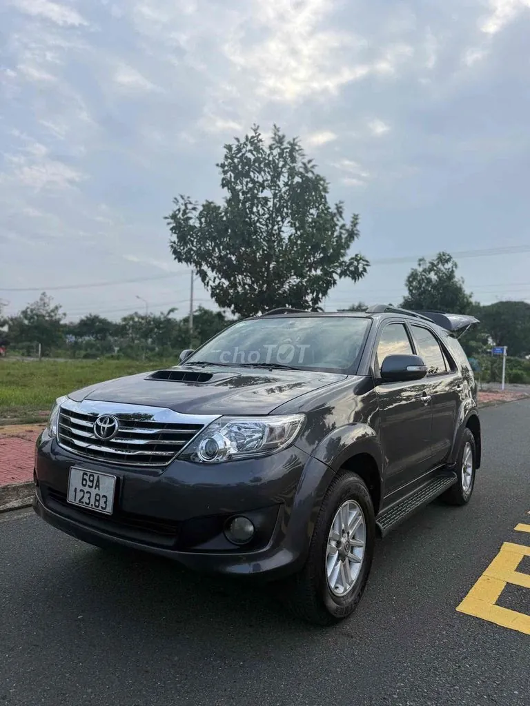 Toyota Fortuner 2014 photo 2