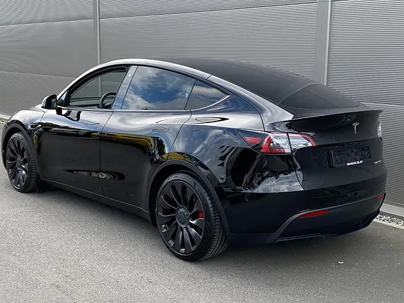 Tesla Model Y 2025 photo 4