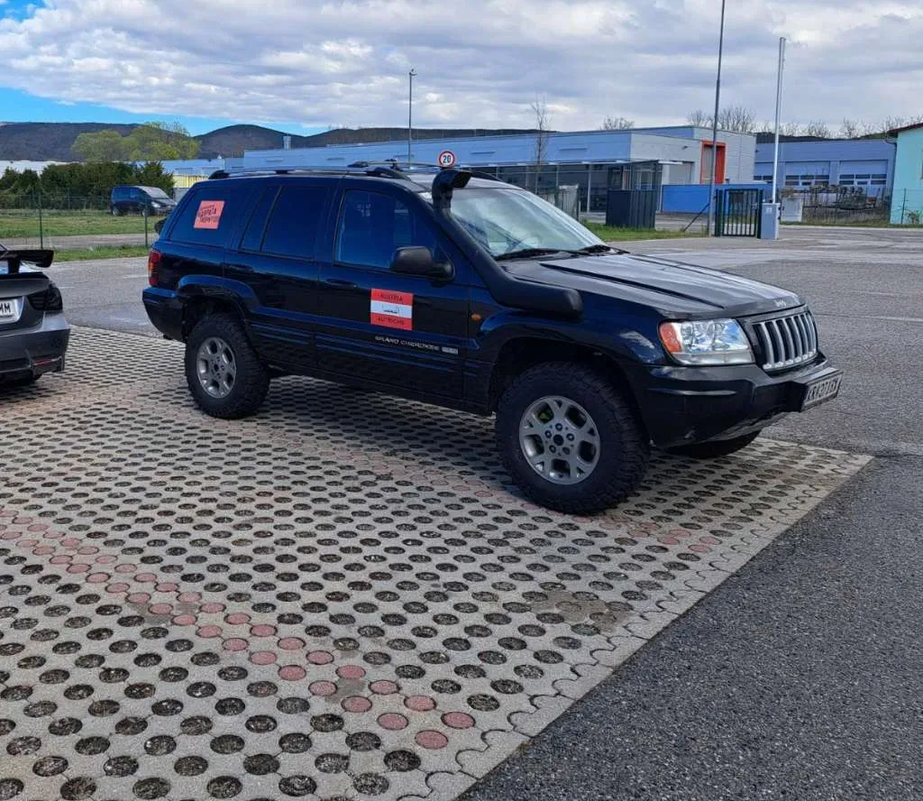 Jeep Grand Cherokee 2005 photo 2