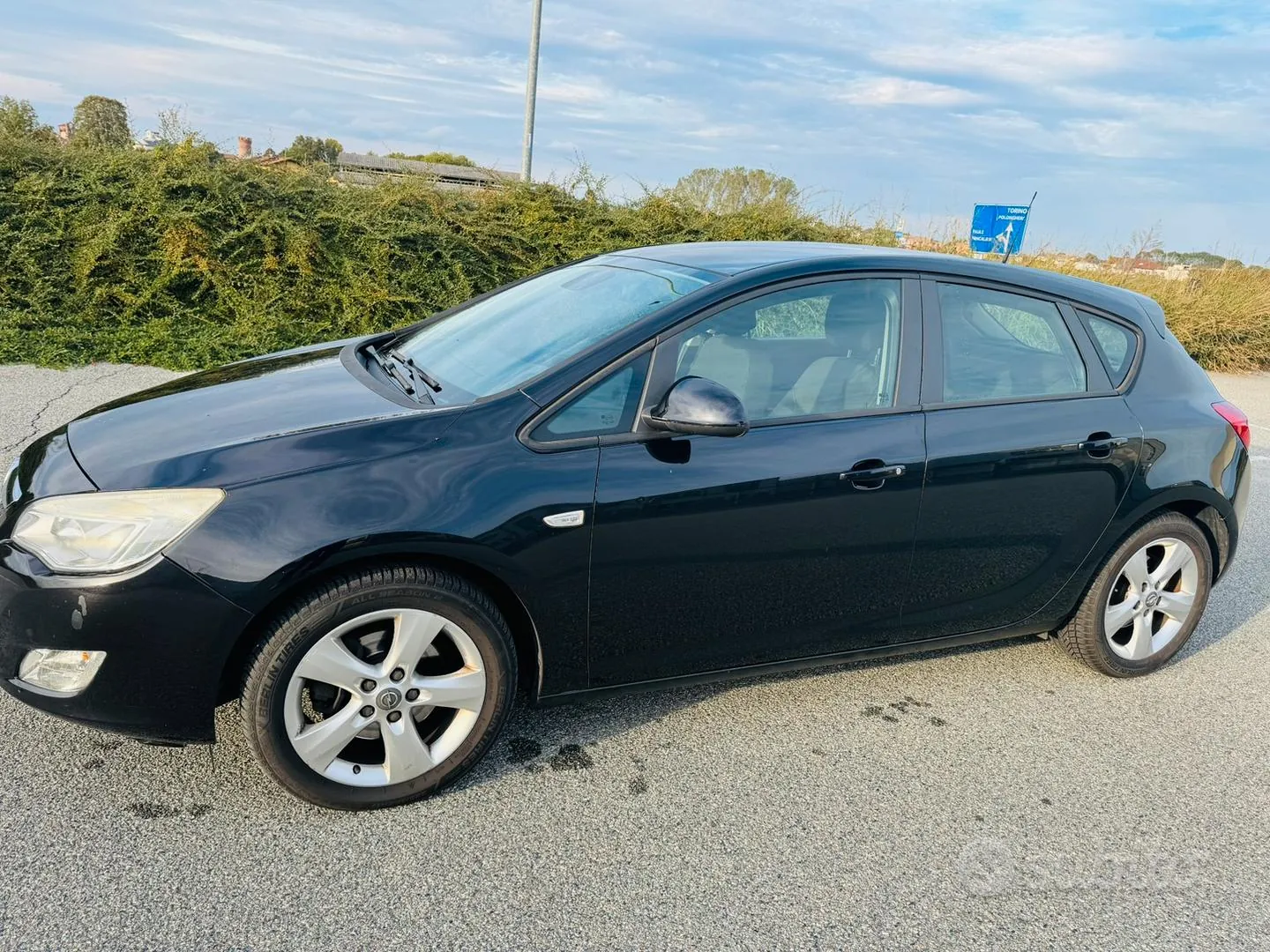 Opel Astra 2011 photo 3