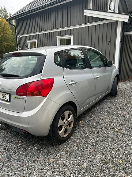 Kia Venga 2010 photo 2