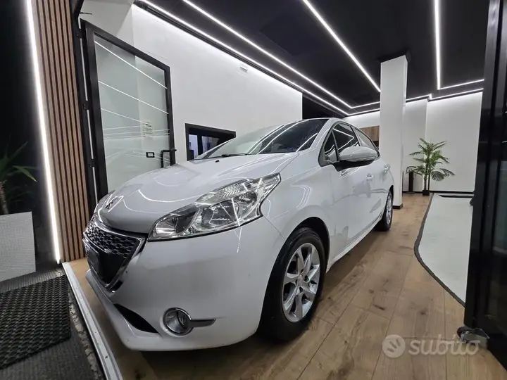 Peugeot 208 2013 photo 2