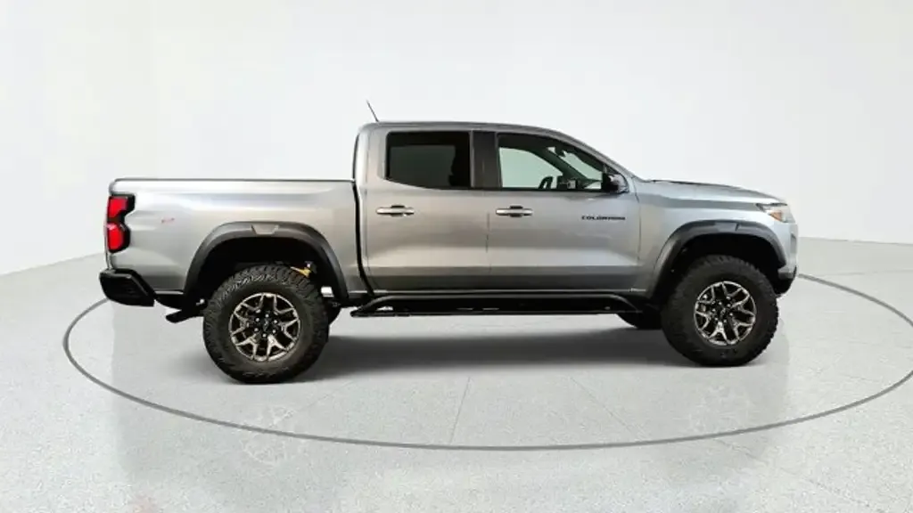 Chevrolet Colorado 2026 photo 2