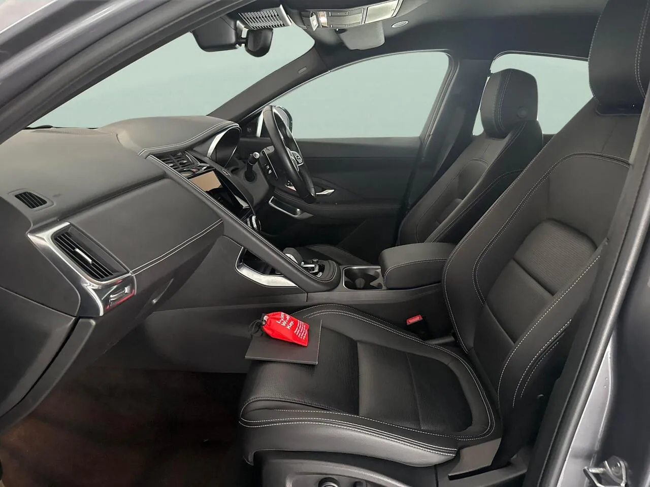 Jaguar E-Pace 2022 photo 4