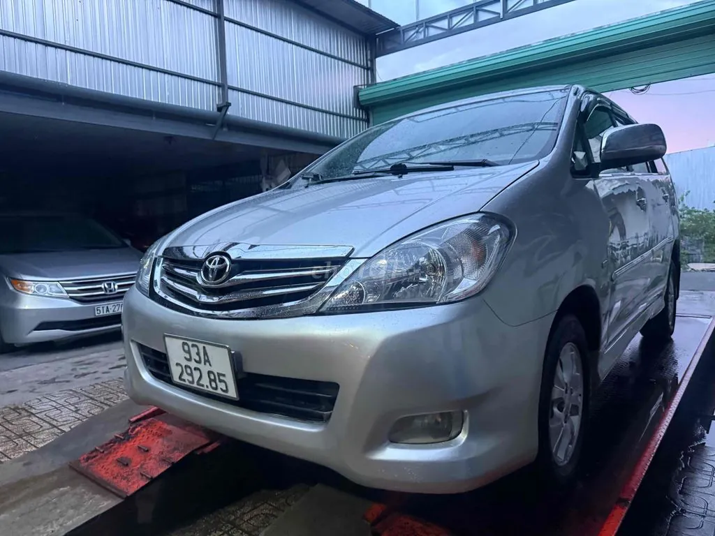 Toyota Innova 2006 photo 2