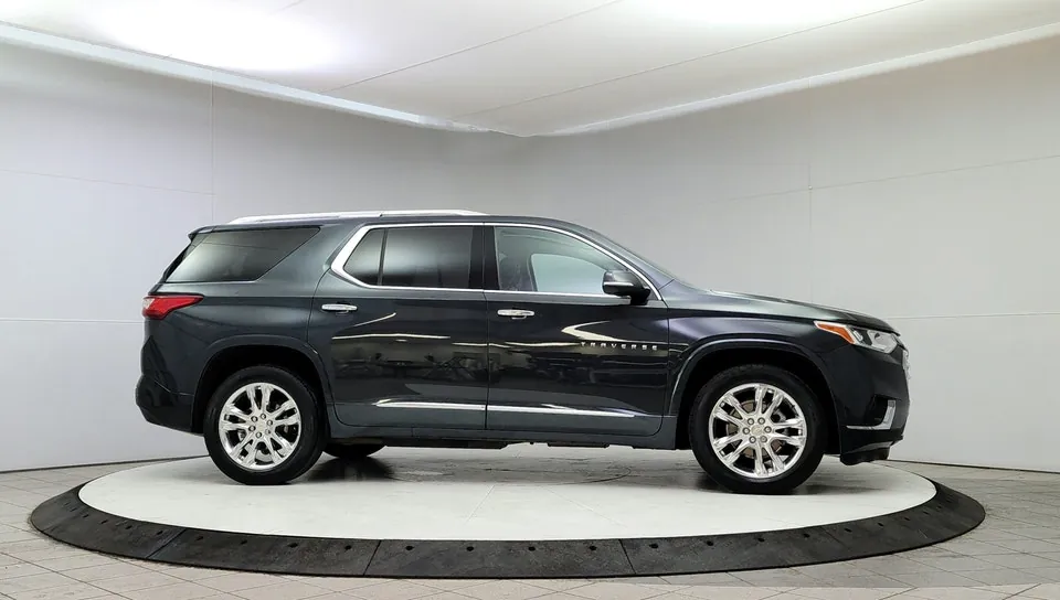 Chevrolet Traverse 2021 photo 2