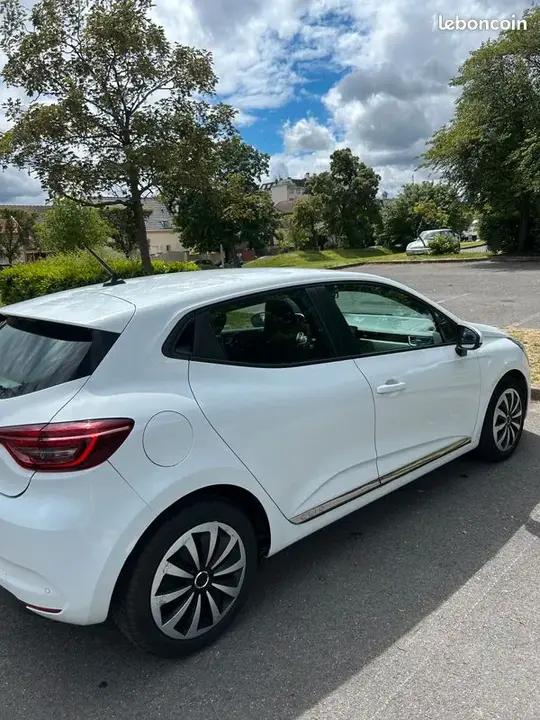 Renault Clio 2020 photo 2