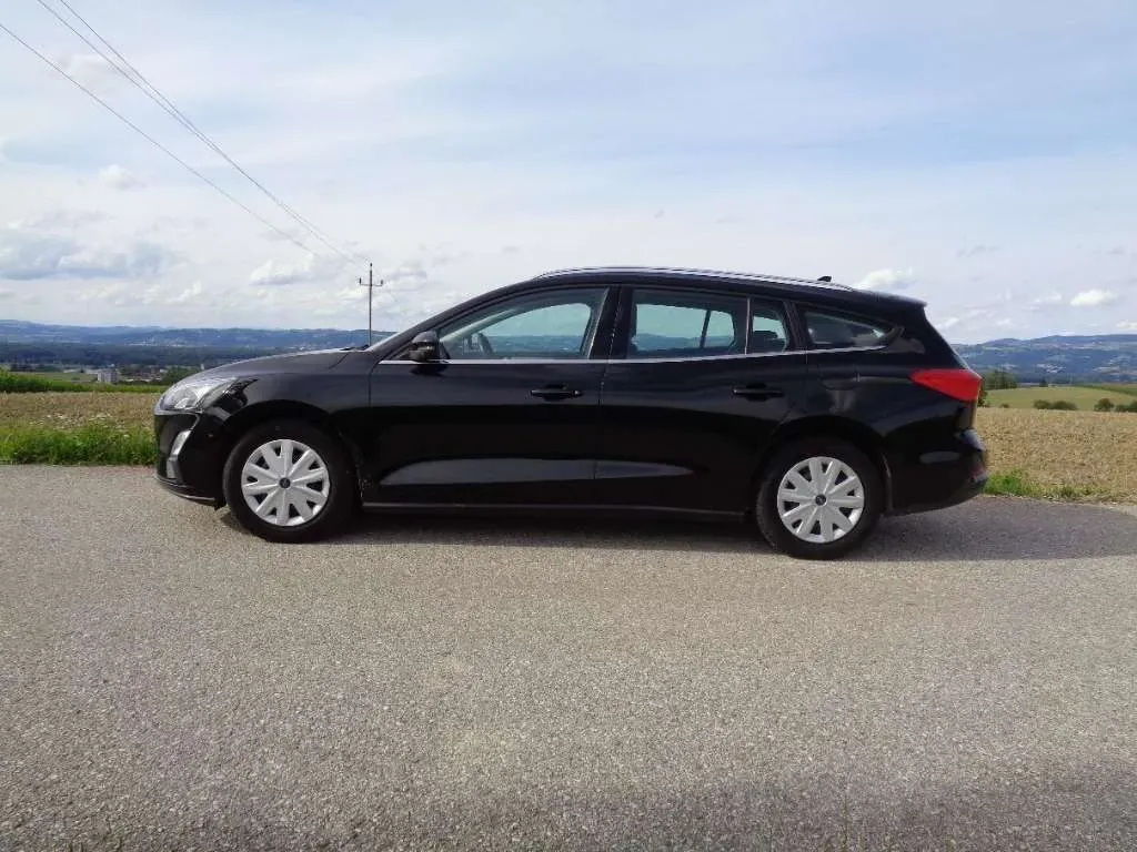 Ford Focus 2021 photo 2
