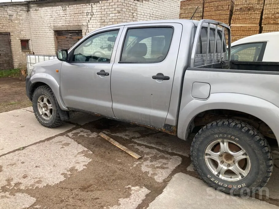 Toyota Hilux 2015 photo 2