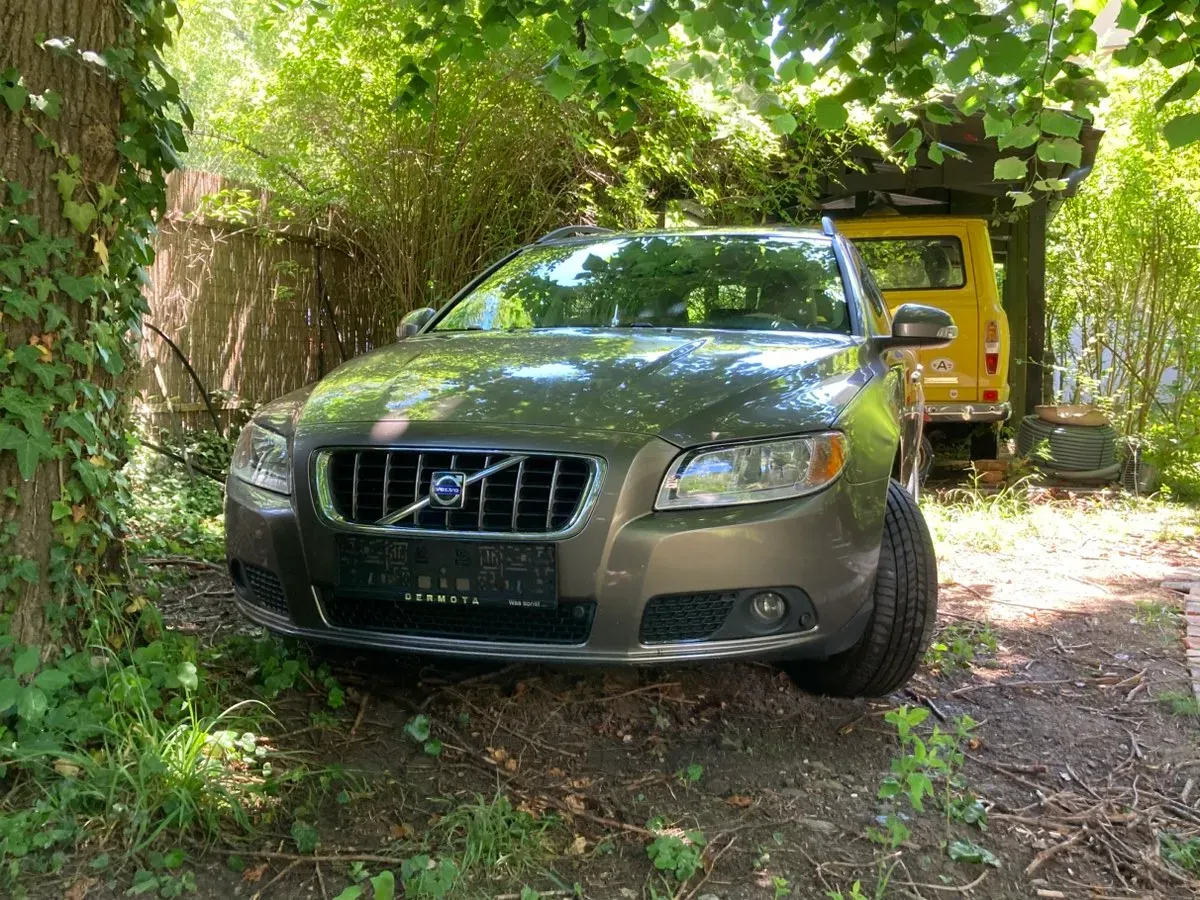 Volvo V70 2009 photo 2
