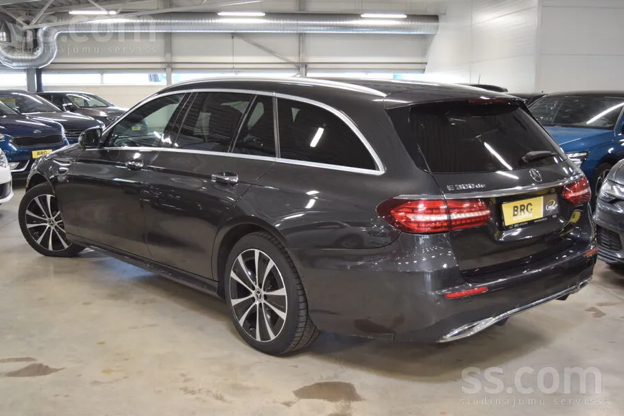 Mercedes-Benz E 300 2021 photo 2