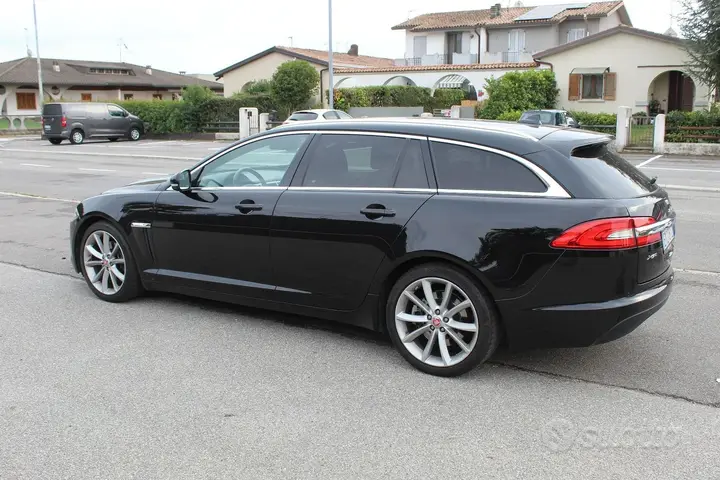 Jaguar Xf 2015 photo 2