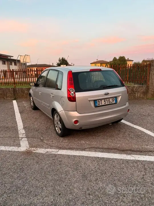 Ford Fiesta 2008 photo 3