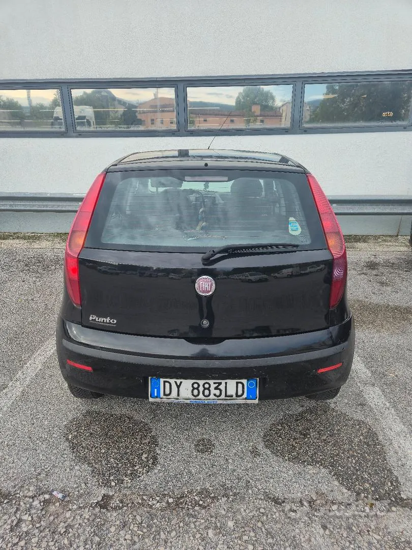 Fiat Punto 2009 photo 2
