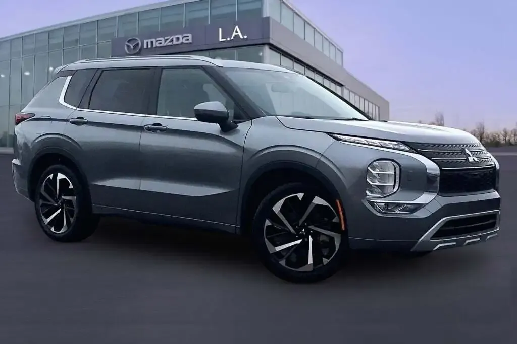 Mitsubishi Outlander 2023 photo 2