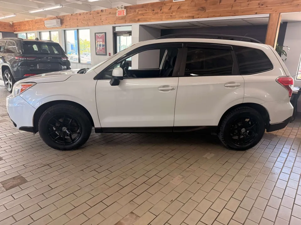 Subaru Forester 2015 photo 2