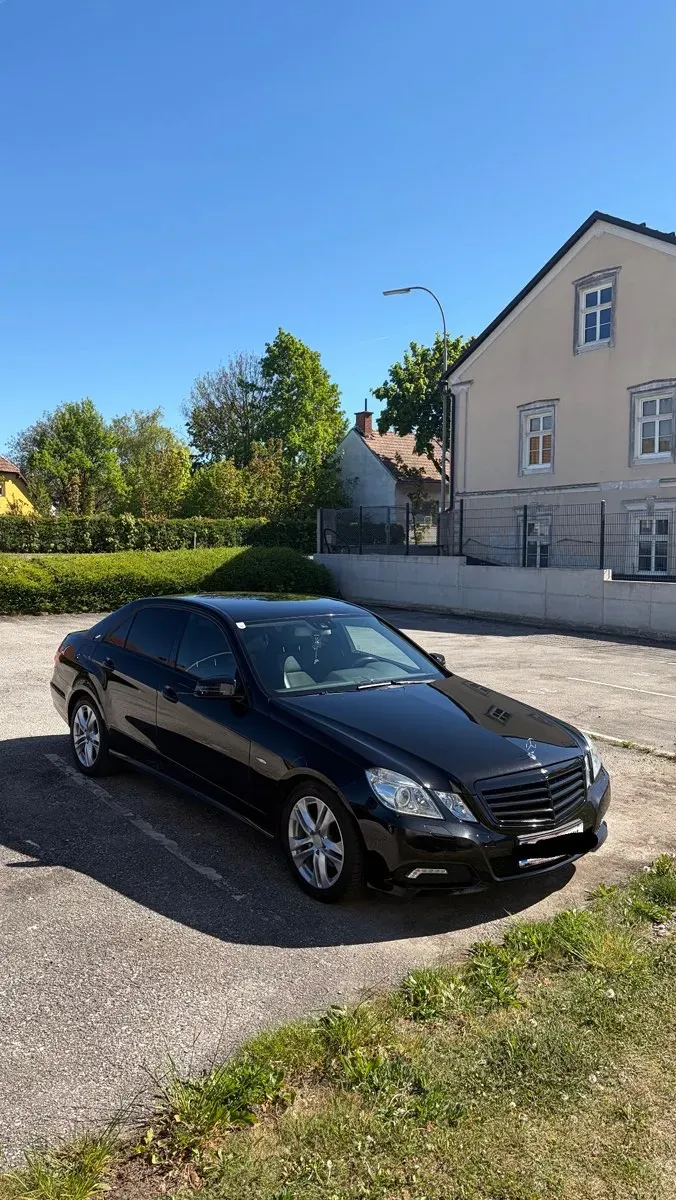 Mercedes-Benz E-Class 2009 photo 2