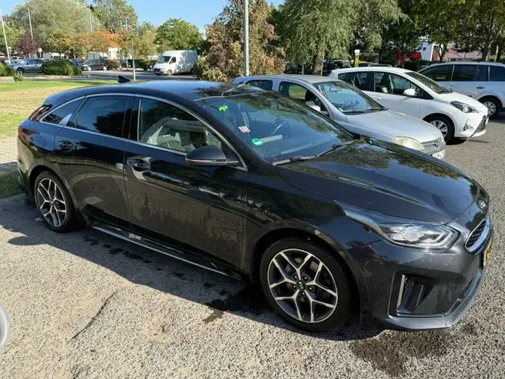 Kia Proceed