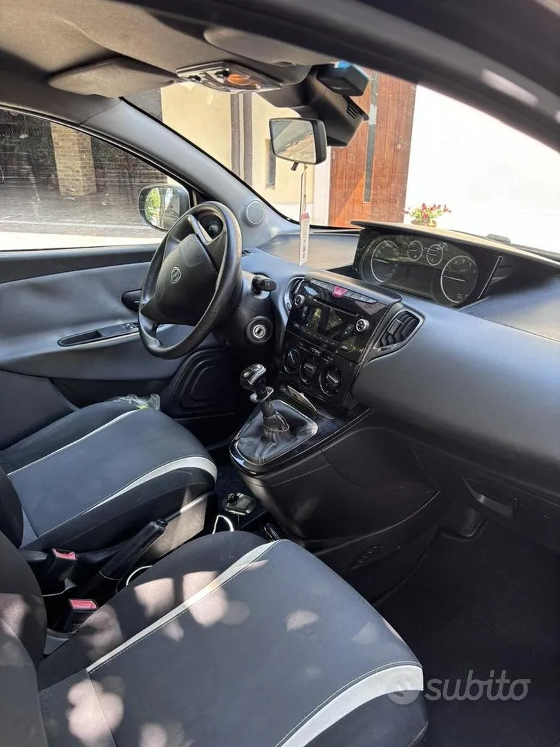 Lancia Ypsilon 2015 photo 3