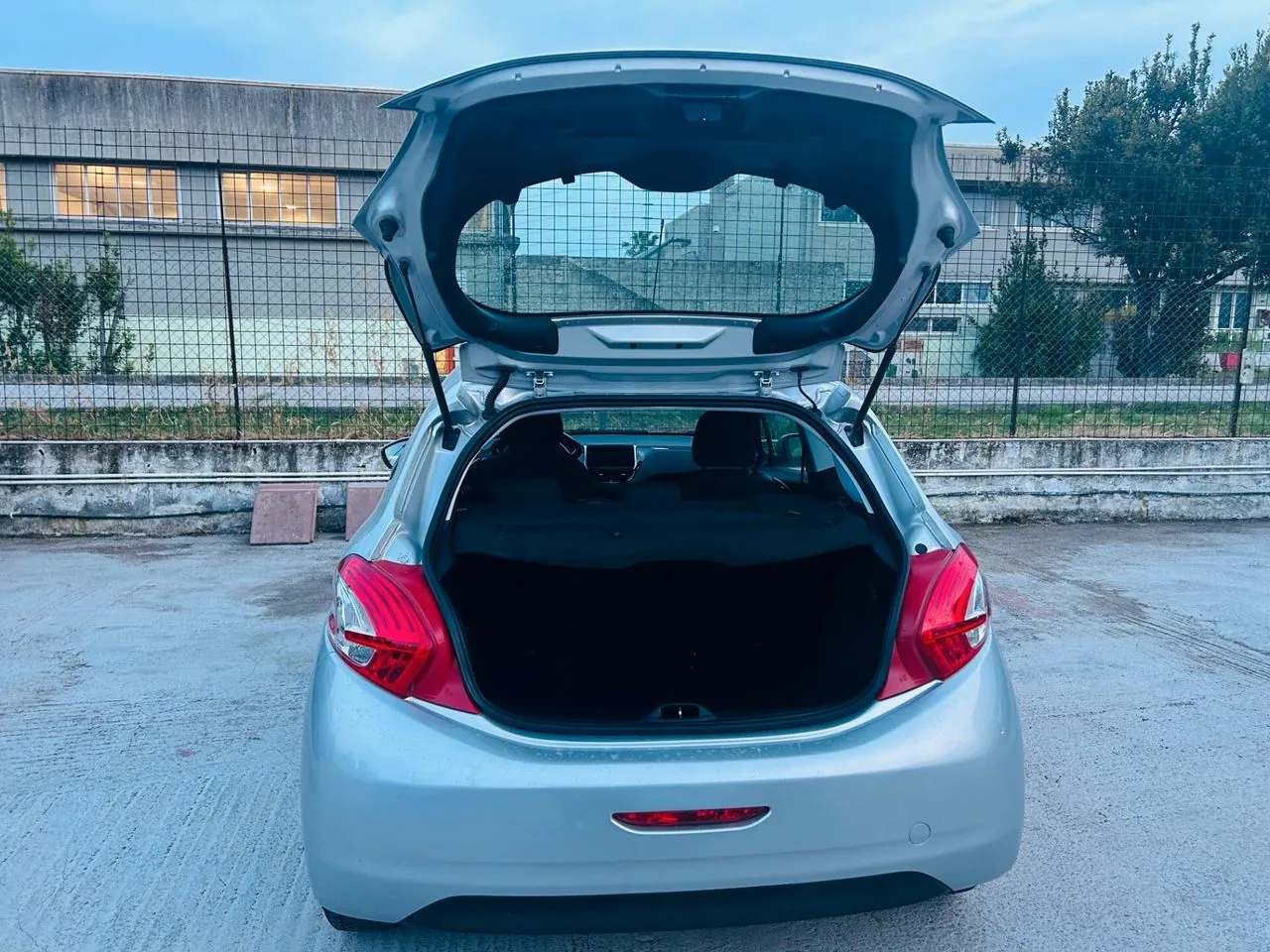 Peugeot 208 2013 photo 5