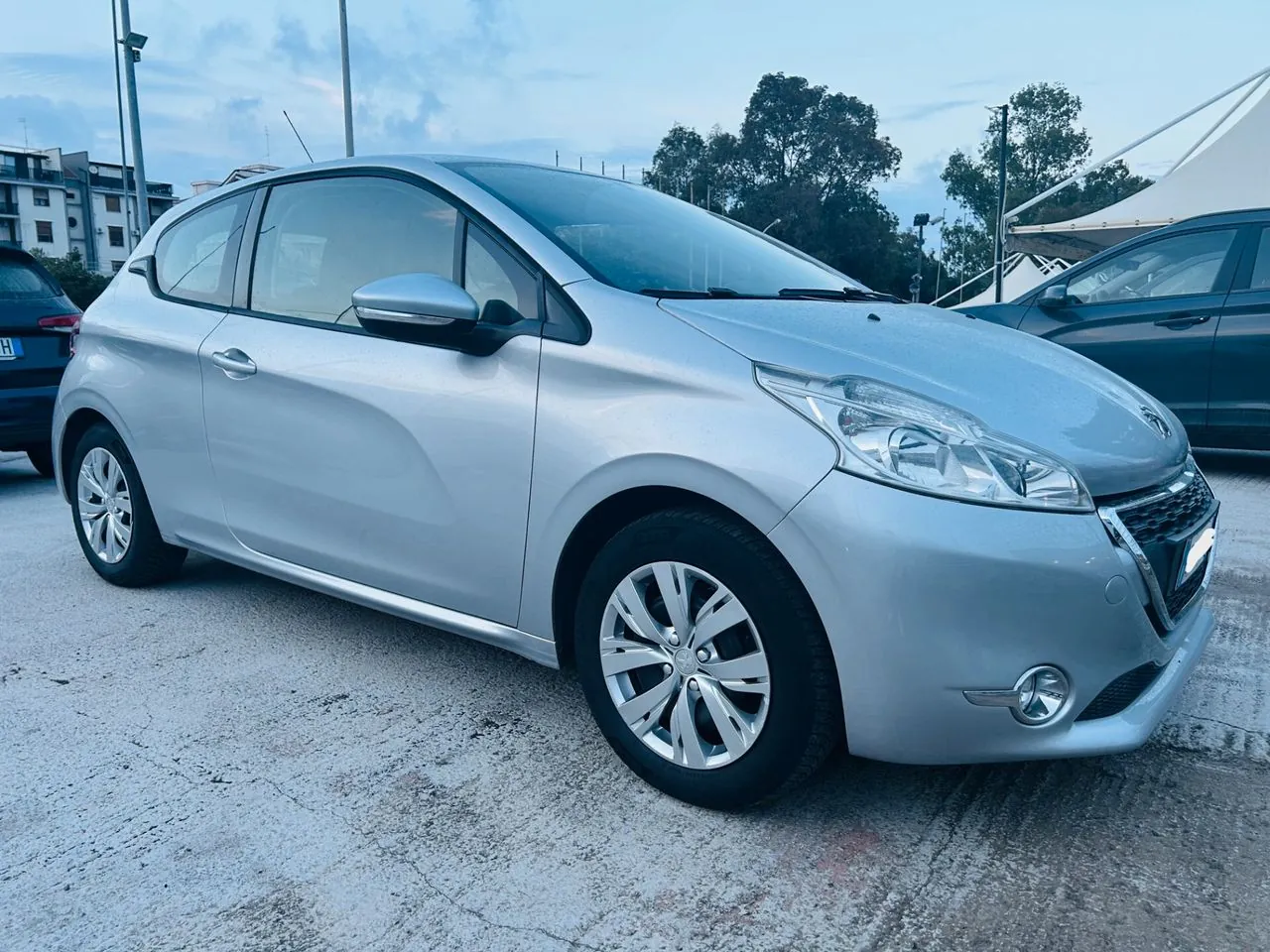 Peugeot 208 2013 photo 3