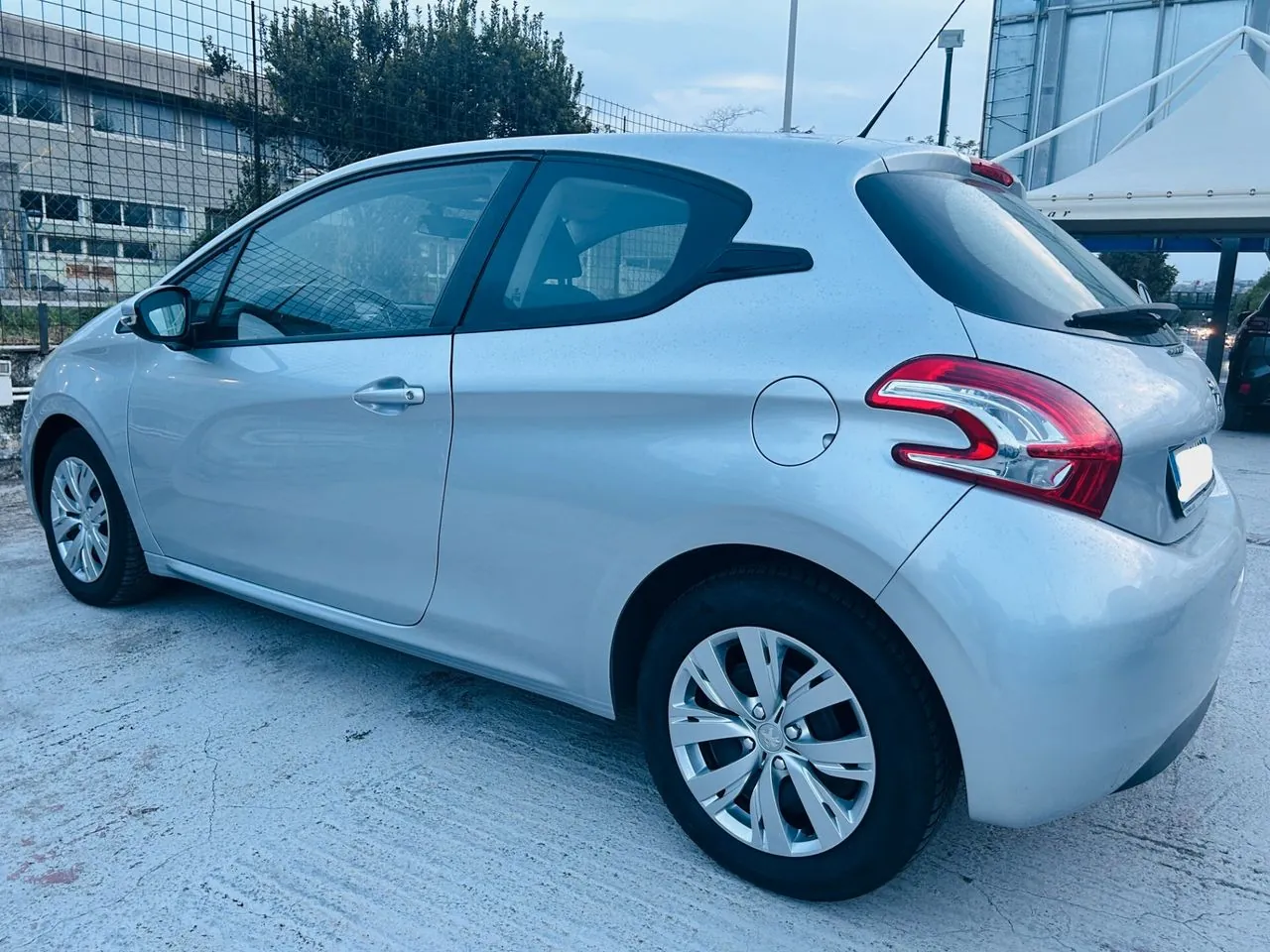 Peugeot 208 2013 photo 4