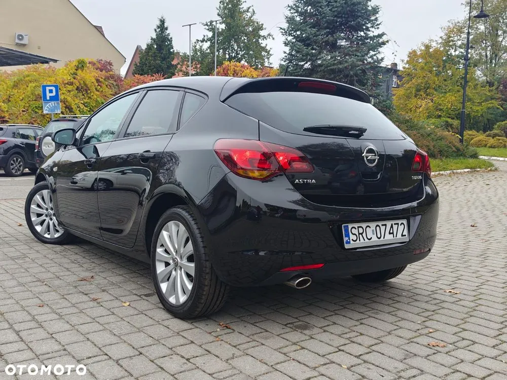 Opel Astra 2011 photo 4