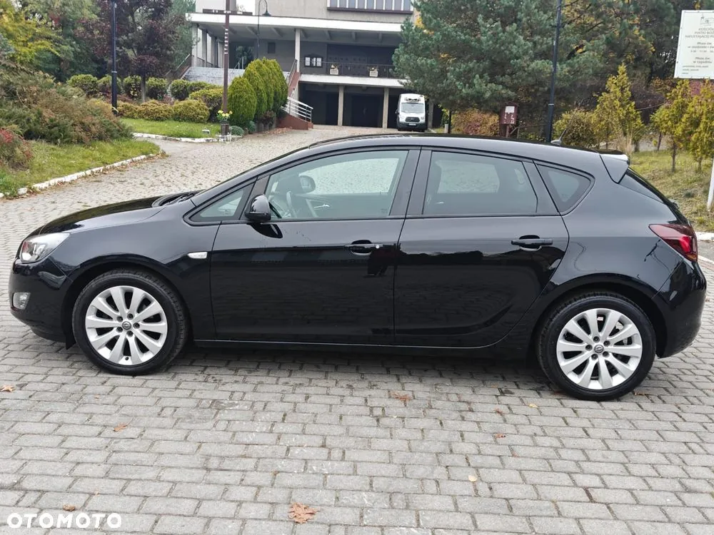 Opel Astra 2011 photo 5