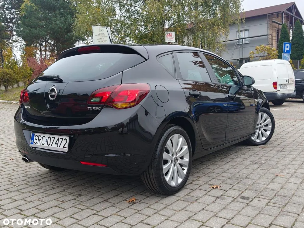 Opel Astra 2011 photo 3