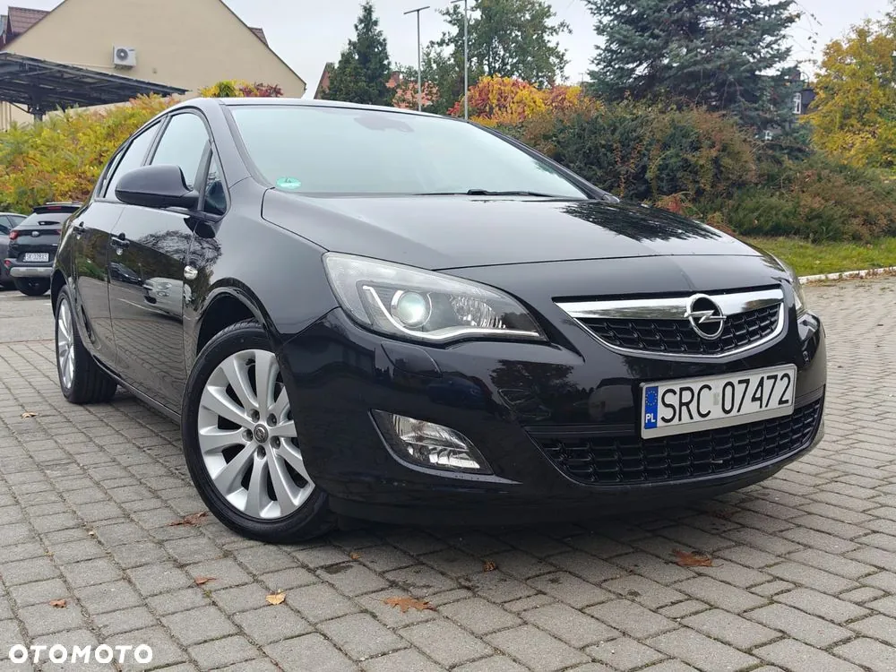 Opel Astra 2011 photo 2