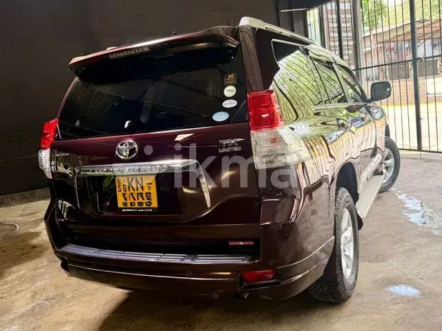 Toyota Land Cruiser Prado 2010 photo 2