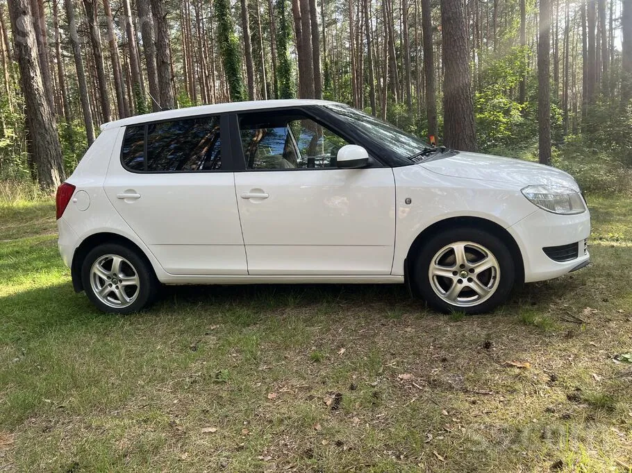 Skoda Fabia 2014 photo 4