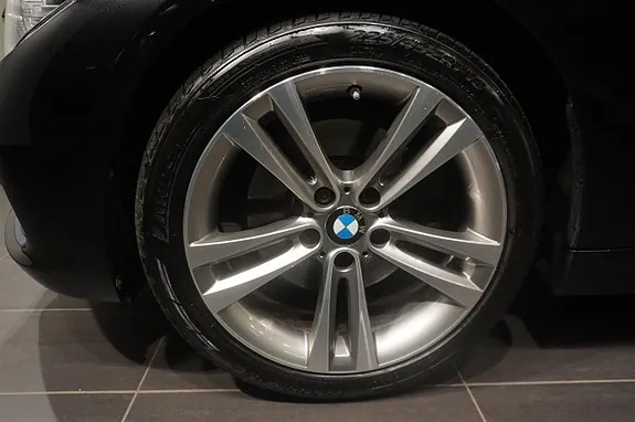 BMW 330I 2017 photo 4
