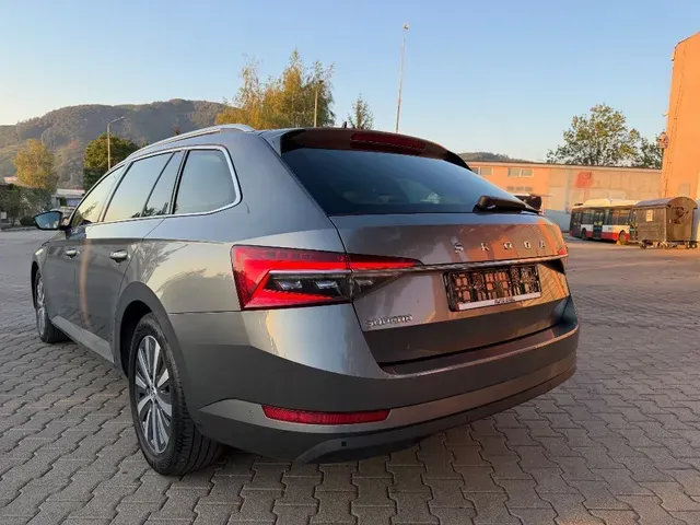 Skoda Superb 2023 photo 2