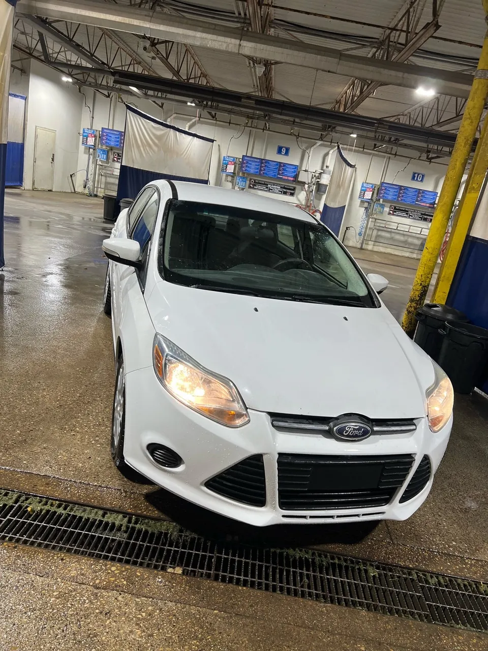 Ford Focus 2014 photo 2