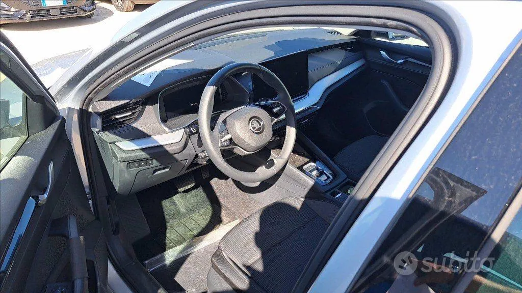 Skoda Octavia 2024 photo 2