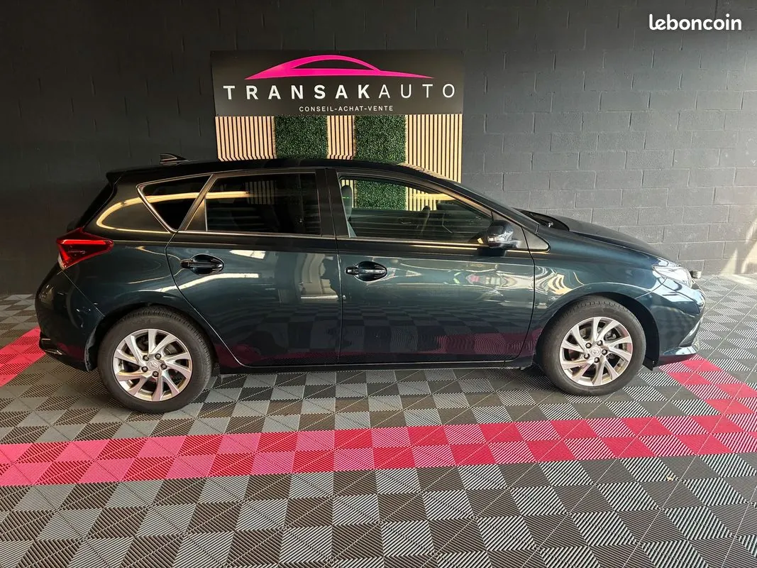 Toyota Auris 2016 photo 2