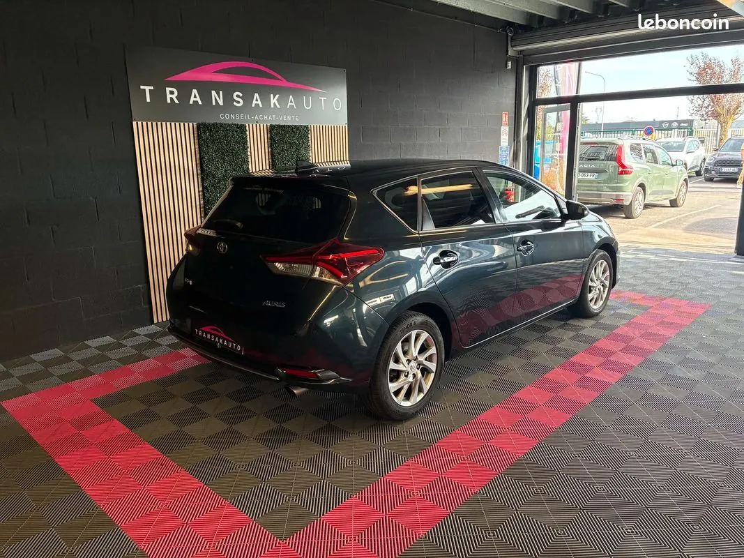 Toyota Auris 2016 photo 3