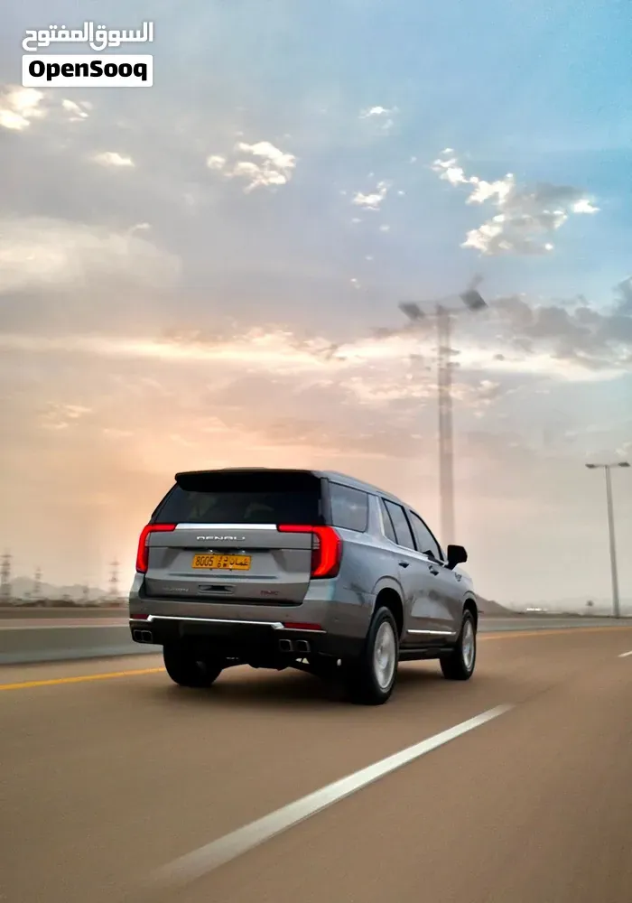 GMC Yukon 2025 photo 2