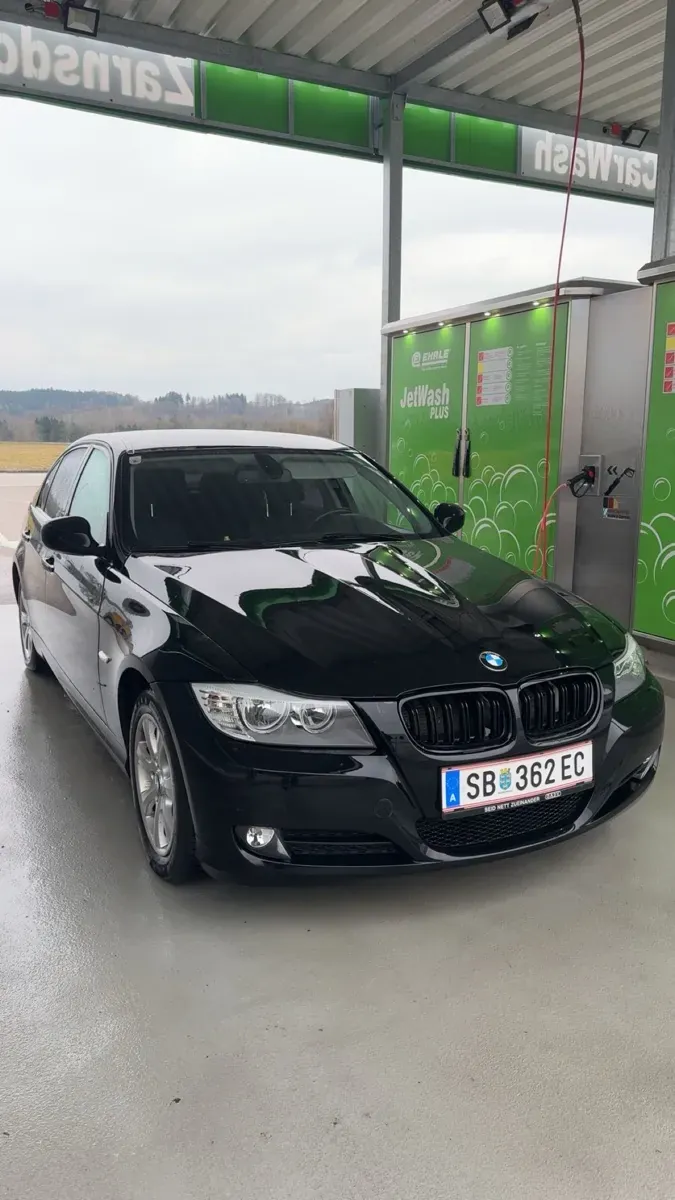 BMW 3 Series 2010 photo 2