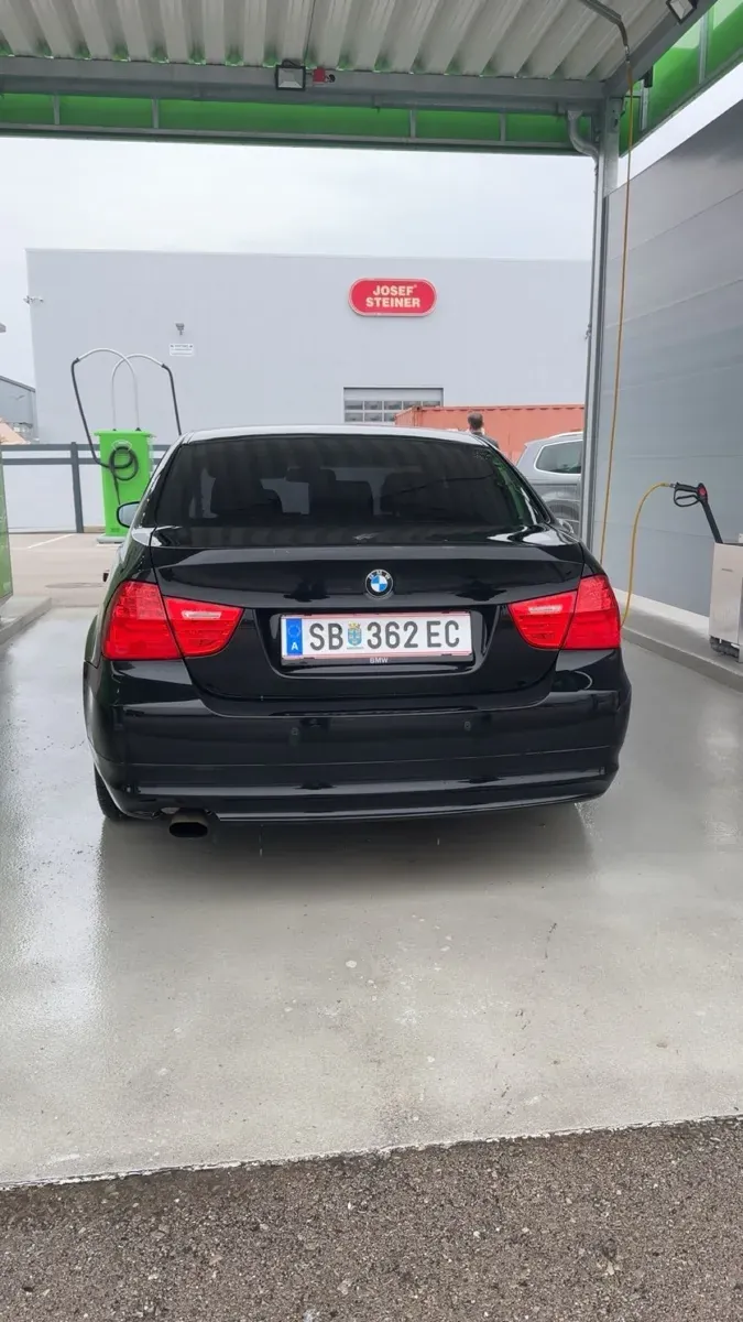 BMW 3 Series 2010 photo 3