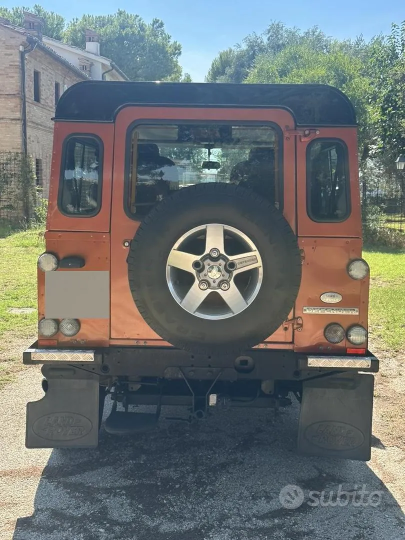 Land Rover Defender 2010 photo 4