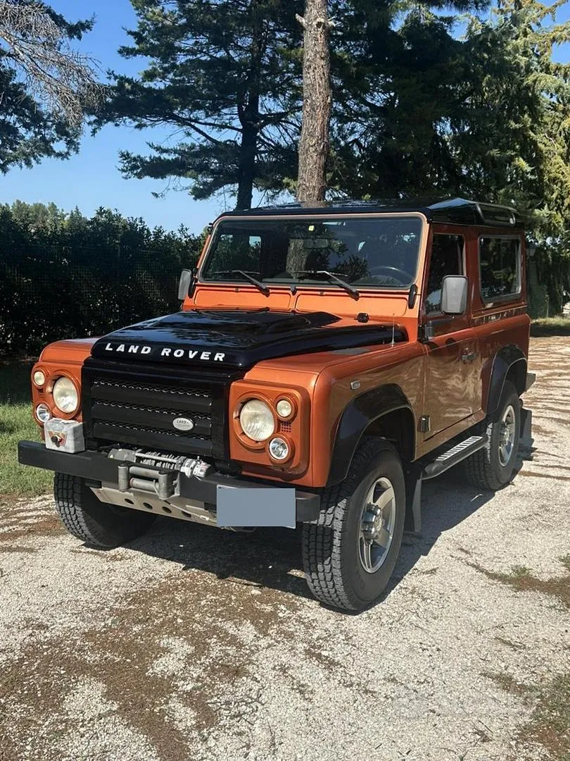 Land Rover Defender 2010 photo 2