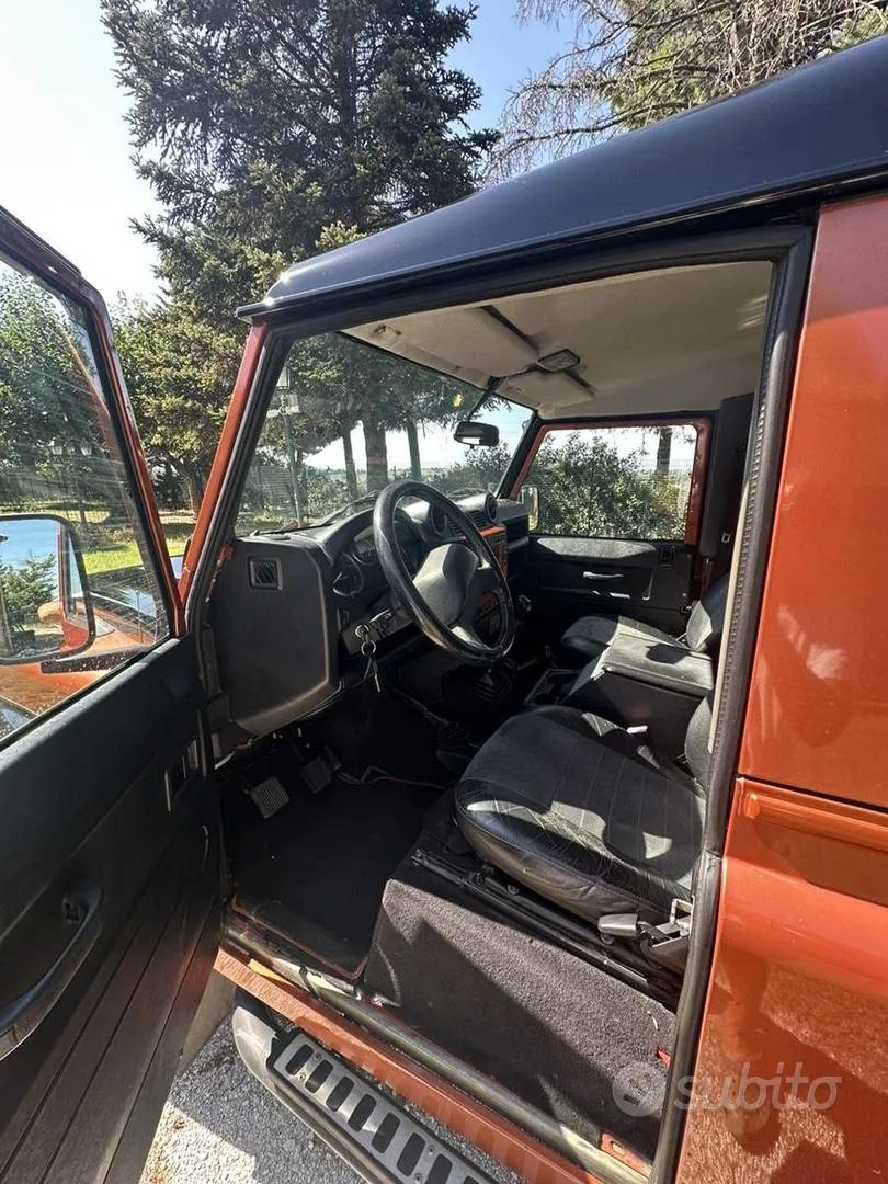 Land Rover Defender 2010 photo 5