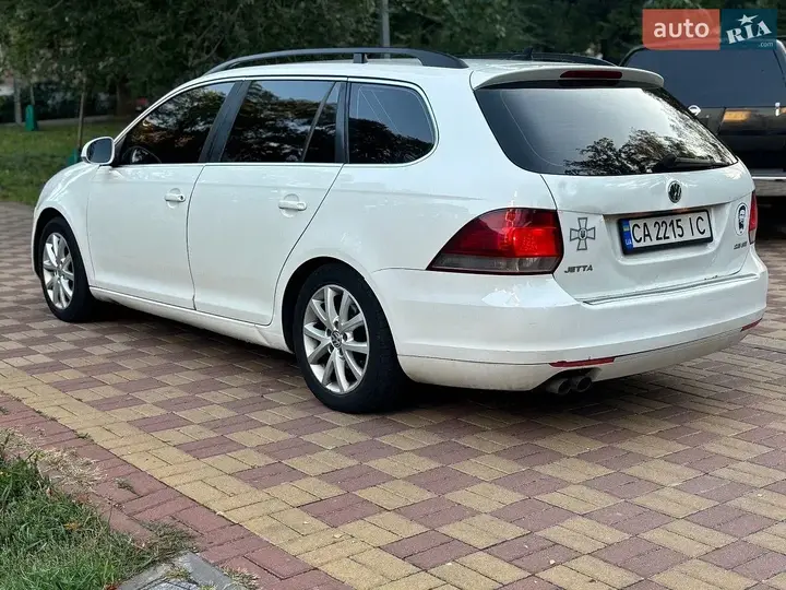 Volkswagen Jetta 2013 photo 2